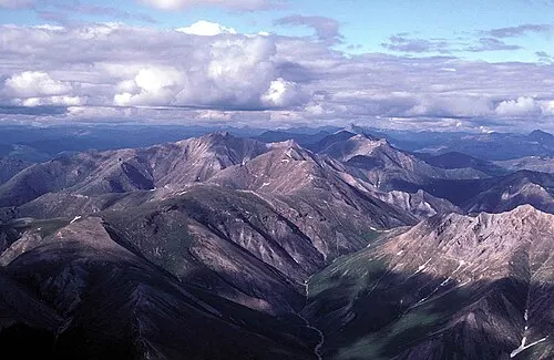 Summer view of central Brooks Range peaks, a representative landscape standing in for Mount Igikpak.