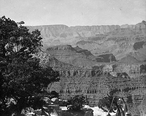 View into the canyon from Yavapai Point near the glass-walled geology museum on the South Rim.