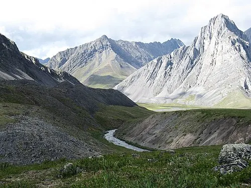 A central Brooks Range valley of the kind interpreted by the Arctic Interagency Visitor Center at Coldfoot.
