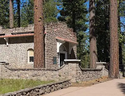 The 1929 stone Loomis Museum building at the Manzanita Lake entrance.