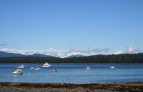 Kayaks and small boats at Bartlett Cove, the launch point for paddling the motor-free Beardslee Islands.