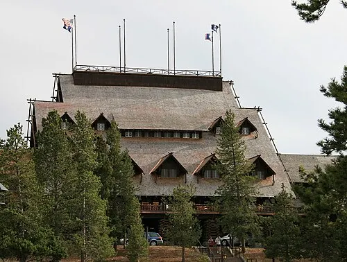 Front facade of the seven-story log Old Faithful Inn, completed in 1904.