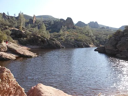 Bear Gulch Reservoir held in a bowl of rock at the top of the Bear Gulch Cave loop trail.